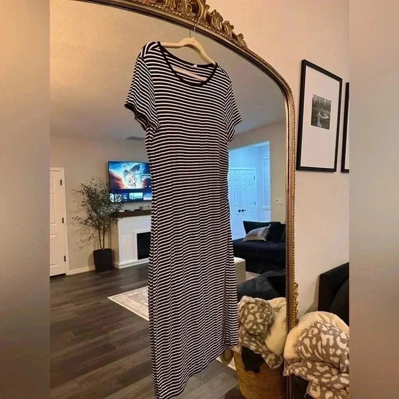 GAP STRIPED SOFT SYNCHED SIDE MAXI DRESS - Picture 1 of 6